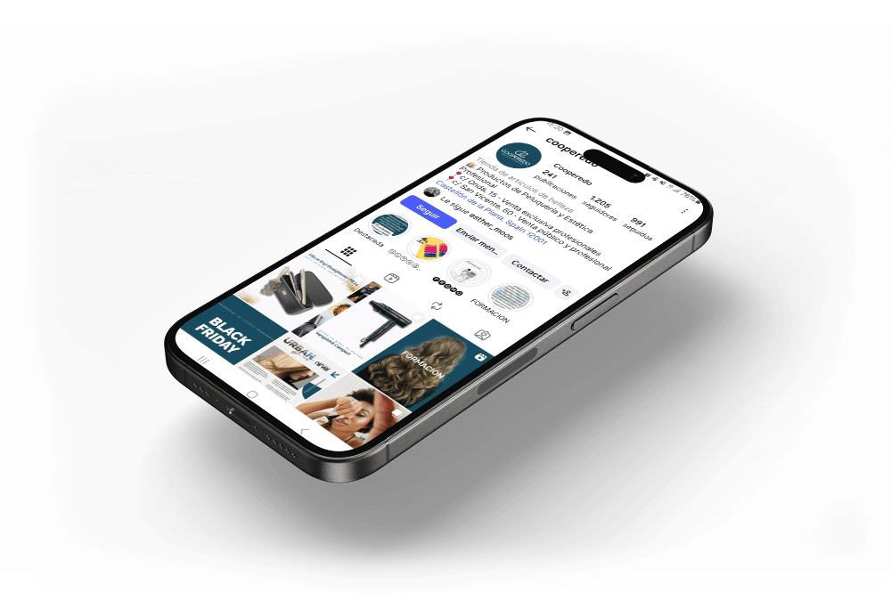 Mockup de diseño web responsive mostrando interfaz UX/UI en dispositivo móvil