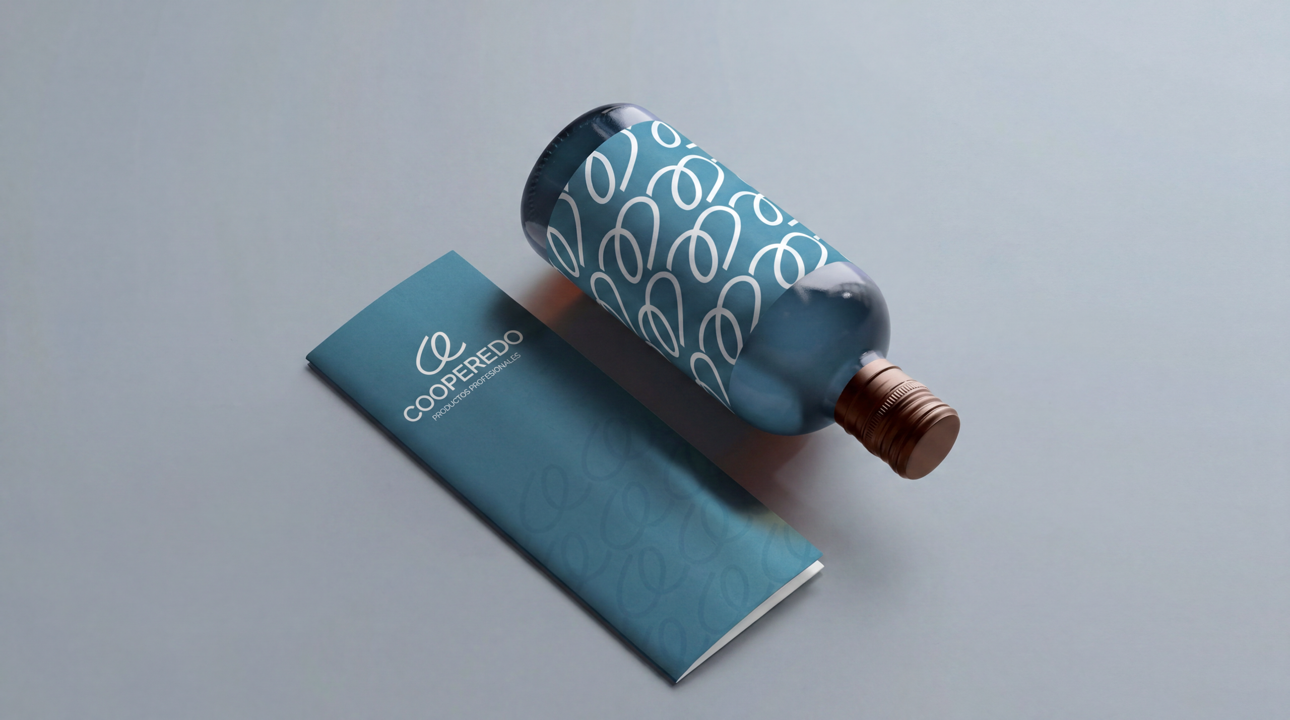 Aplicación de marca Cooperedo en contexto 3D