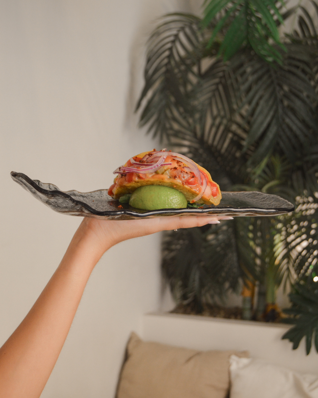 Taco de guacamole y tartar de tomate — LIA