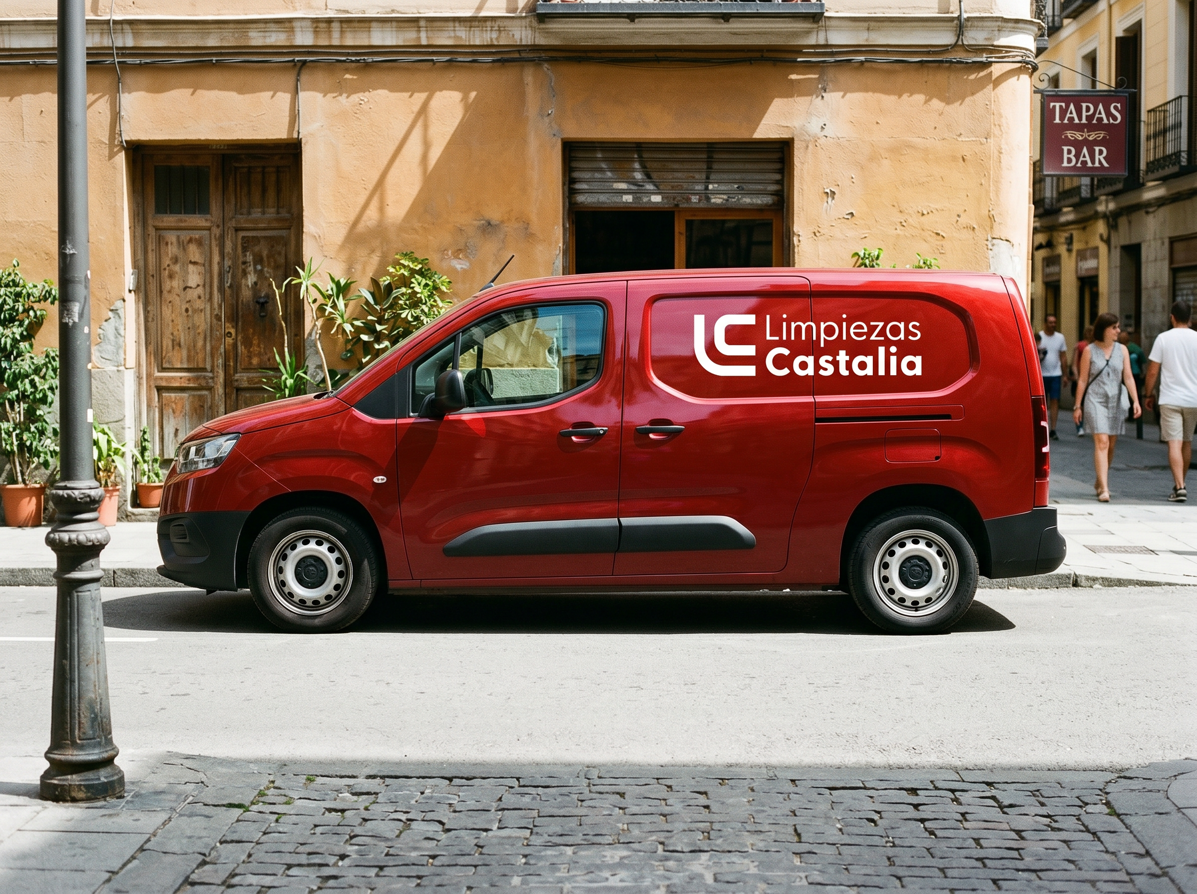 Flota Limpiezas Castalia — Toyota Proace City con branding corporativo